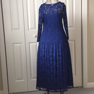 Royal blue lace dress. Vecca